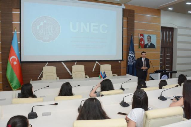 700 bal toplayan abituriyent UNEC-də