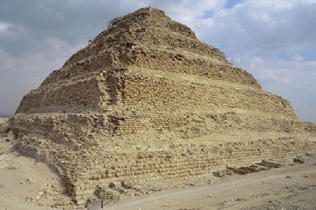 “Əyri piramida” ziyarətə açıldı