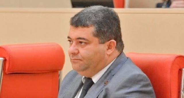 Azərbaycanlı deputat hakim partiyadan ayrılmayacağını deyib
