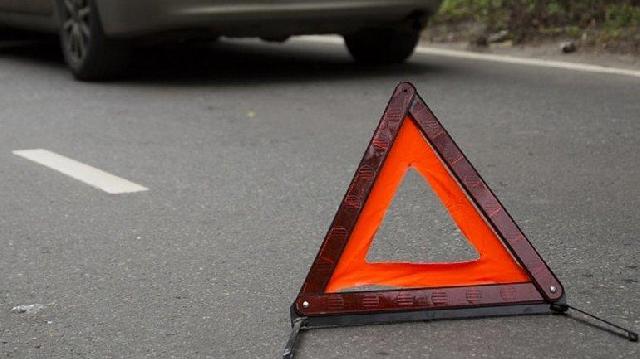 “Mitsubishi” beton plitəyə çırpıldı - Xanım sürücü öldü