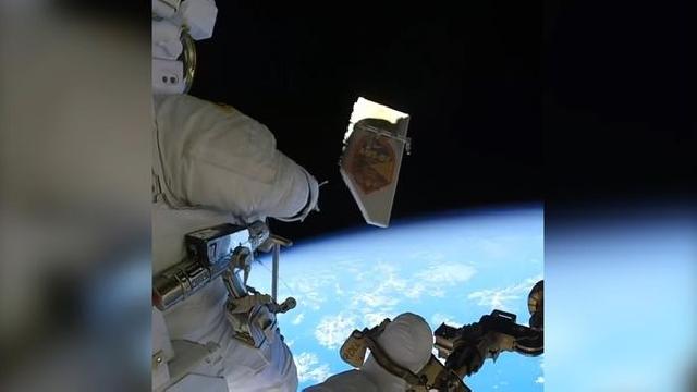 Astronavt zibili açıq kosmosa tulladı - VİDEO