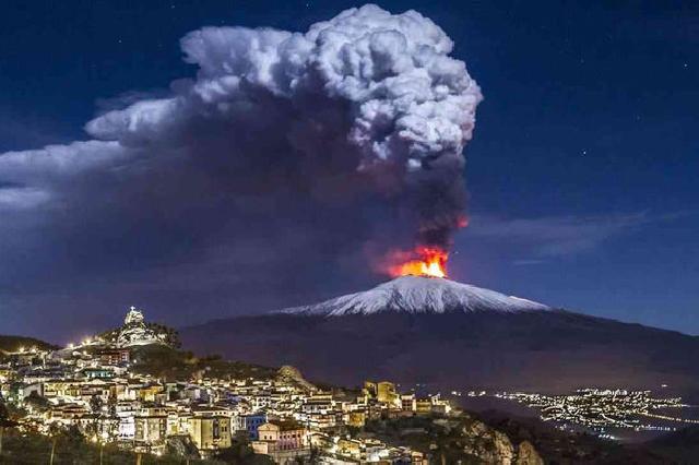 Etna vulkanı püskürdü