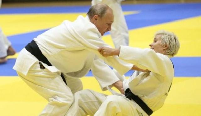 Dünya Putini nakaut edən qadın cüdoçudan DANIŞIR