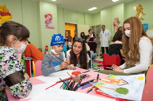 Leyla Əliyeva Milli Onkologiya Mərkəzinin Uşaq Klinikasında olub