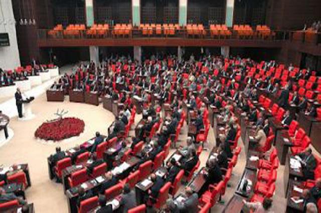 Türkiyə parlamenti mandatın vaxtını uzadıb