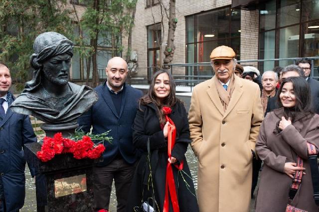 Moskvada İmaməddin Nəsiminin heykəlinin açılışı olub