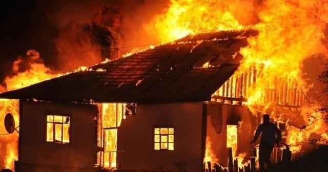 Abşeronda üç otaqlı ev yandı