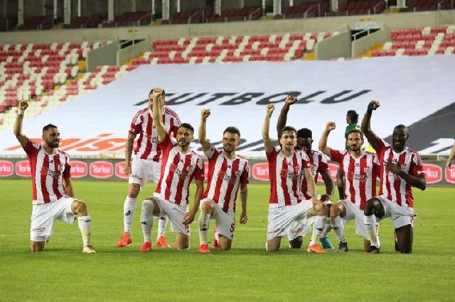 "Sivasspor" Super Liqada üçüncü yerə yüksəlib