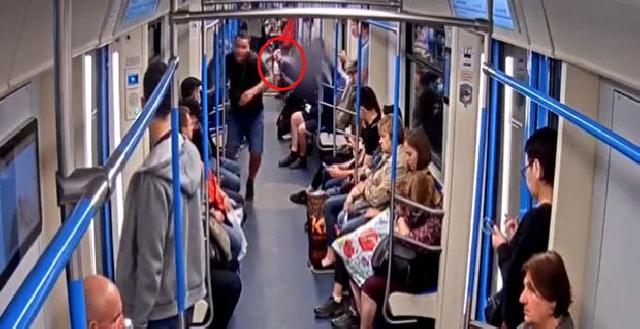 Qaz balonсuğunu metroda sərnişinlərin üzünə püskürtdü - VİDEO