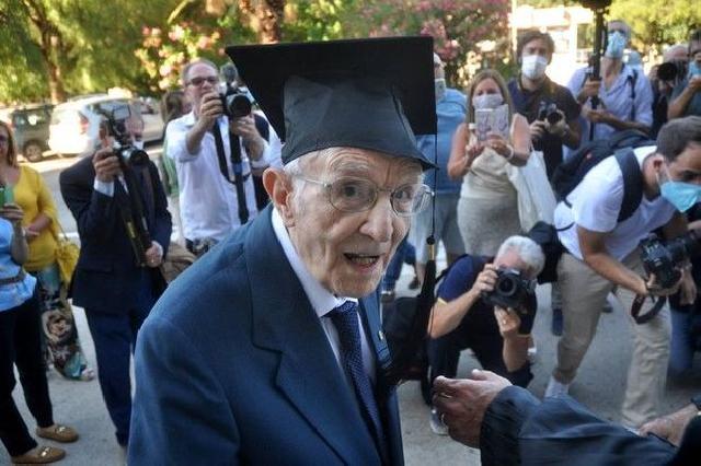 96 yaşında universiteti bitirdi - VİDEO