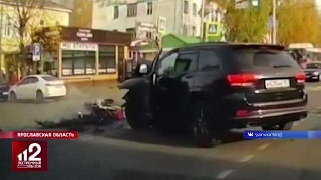 Motosiklet sürücüsü möcüzəli şəkildə sağ qaldı - VİDEO