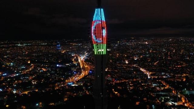 Azərbaycan bayrağı Avropanın ən böyük qülləsində - FOTO
