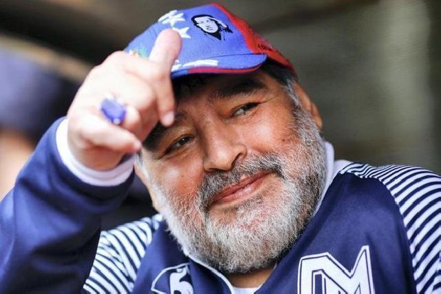 “Napoli”nin stadionuna Maradonanın adı verildi