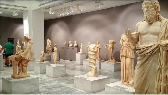 Yunanıstan tarixi əsərləri 50 illik icarəyə verir