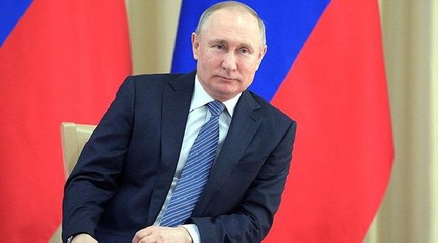 Putin üçtərəfli görüşdən əvvəl müşavirə keçirdi
