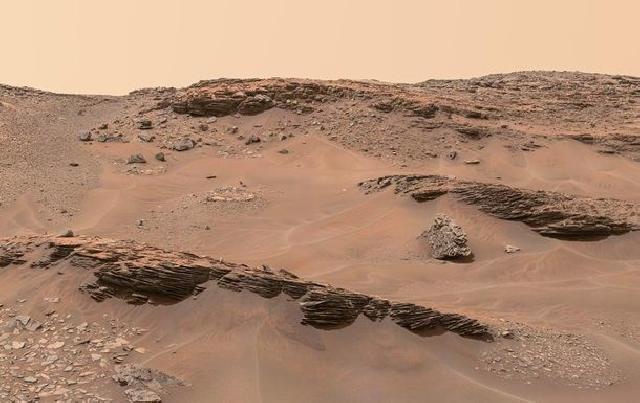 Mars mənzərələrinin fonunda şəkil çəkdirmək mümkündür