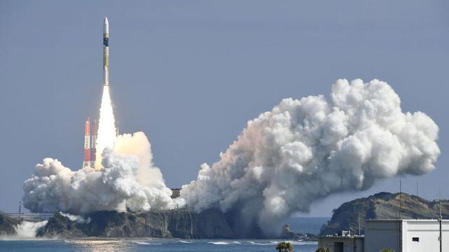 Yaponiya yeni raket daşıyıcısını təqdim etdi