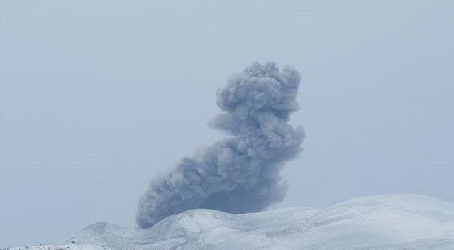 Vulkanın külü üç kilometr yüksəkliyə çatıb
