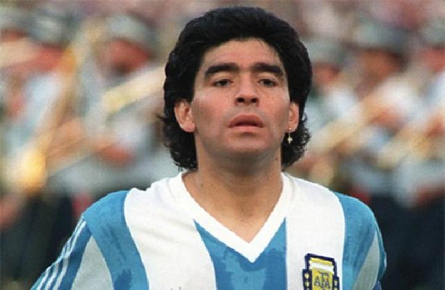 Maradonanın heykəli ucaldıldı