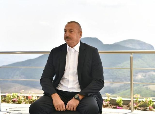 İlham Əliyev: “Müharibədən ən çox əziyyət çəkən ölkə Azərbaycandır, amma pulu Ermənistana verirlər”