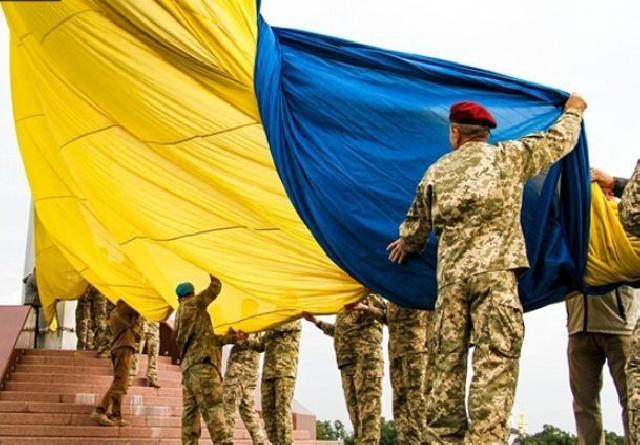 Ukraynada ən böyük dövlət bayrağı hazırlanıb