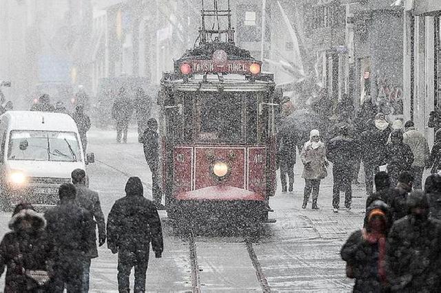 İstanbula güclü qar qayıdır