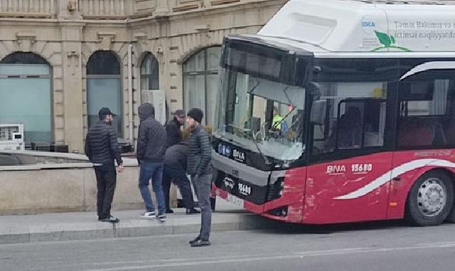 Sərnişin avtobusu qəza törətdi