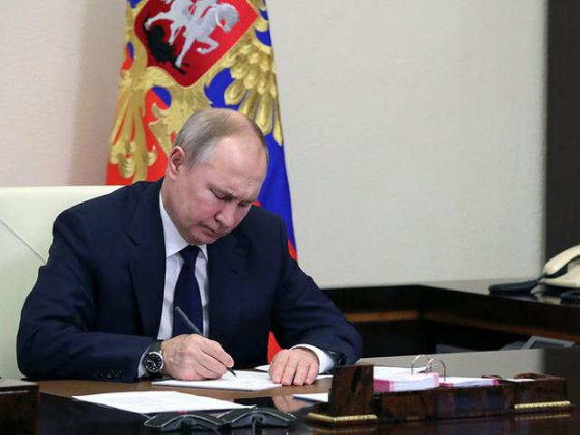 Putin qondarma Donetsk və Luqanskın müstəqilliyini tanıyıb