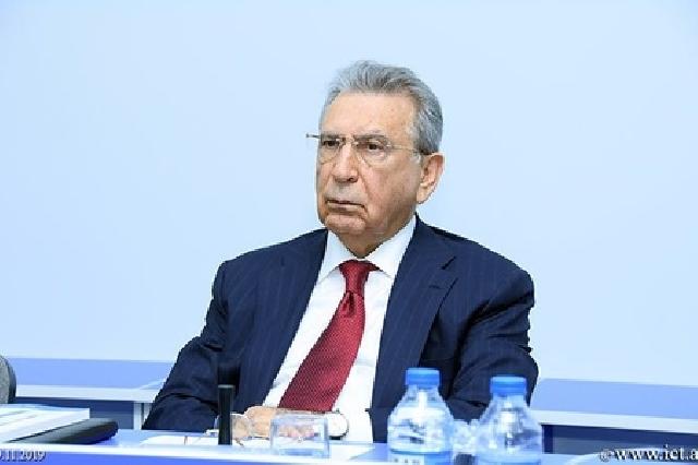 Rusiyadan gəlir və məhz Ramiz Mehdiyevlə GÖRÜŞÜR