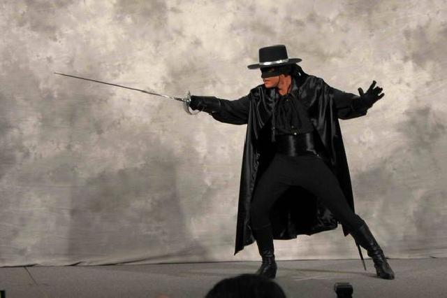 Zorro haqqında serial çəkilir