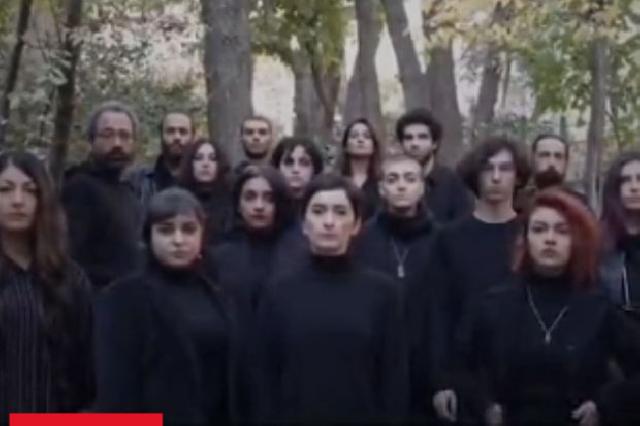 İranda teatr işçiləri baş örtüyündən imtina etdilər