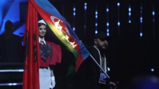 Erməninin faşist siması -Azərbaycan bayrağı yandırılıb