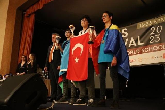 Azərbaycan məktəblisi Yunanıstanda gümüş medal qazandı