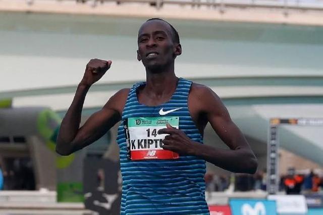 Keniyalı atlet dünya rekordu qırdı