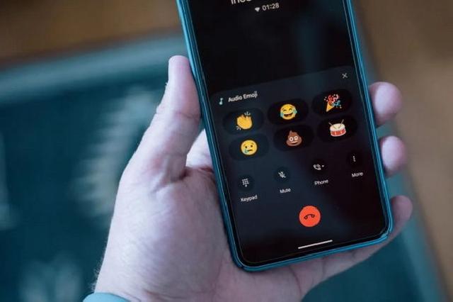 Artıq telefon danışığı zamanı emoji göndərmək mümkündür