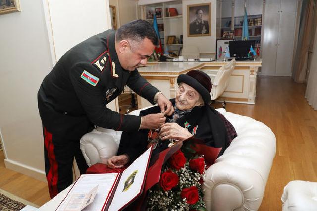 102 yaşlı veteran təltif edilib
