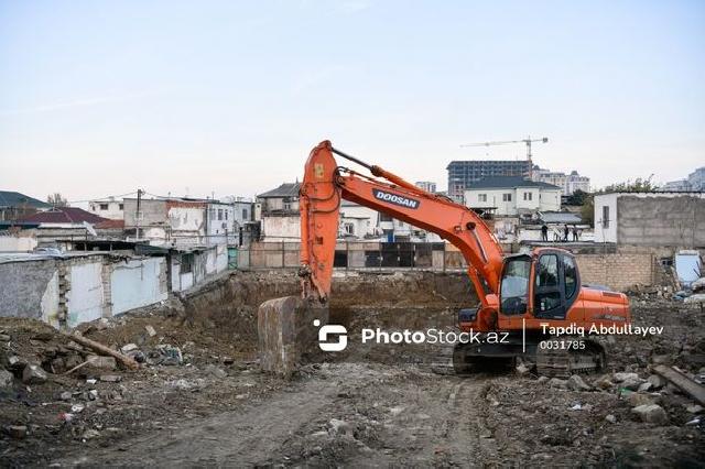 Xətai rayonunda evlər plana düşdü