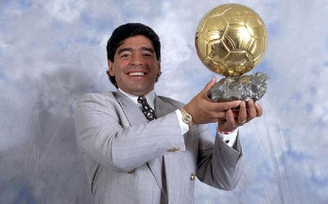 Maradonanın “Qızıl top”u hərracdan ÇIXARILDI