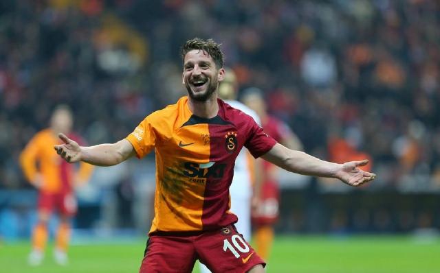 "Qalatasaray" bu futbolçu ilə müqavilə müddətini uzadıb