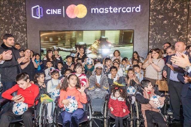 Əfsanə “CineMastercard”da kimsəsiz uşaqlarla görüşdü